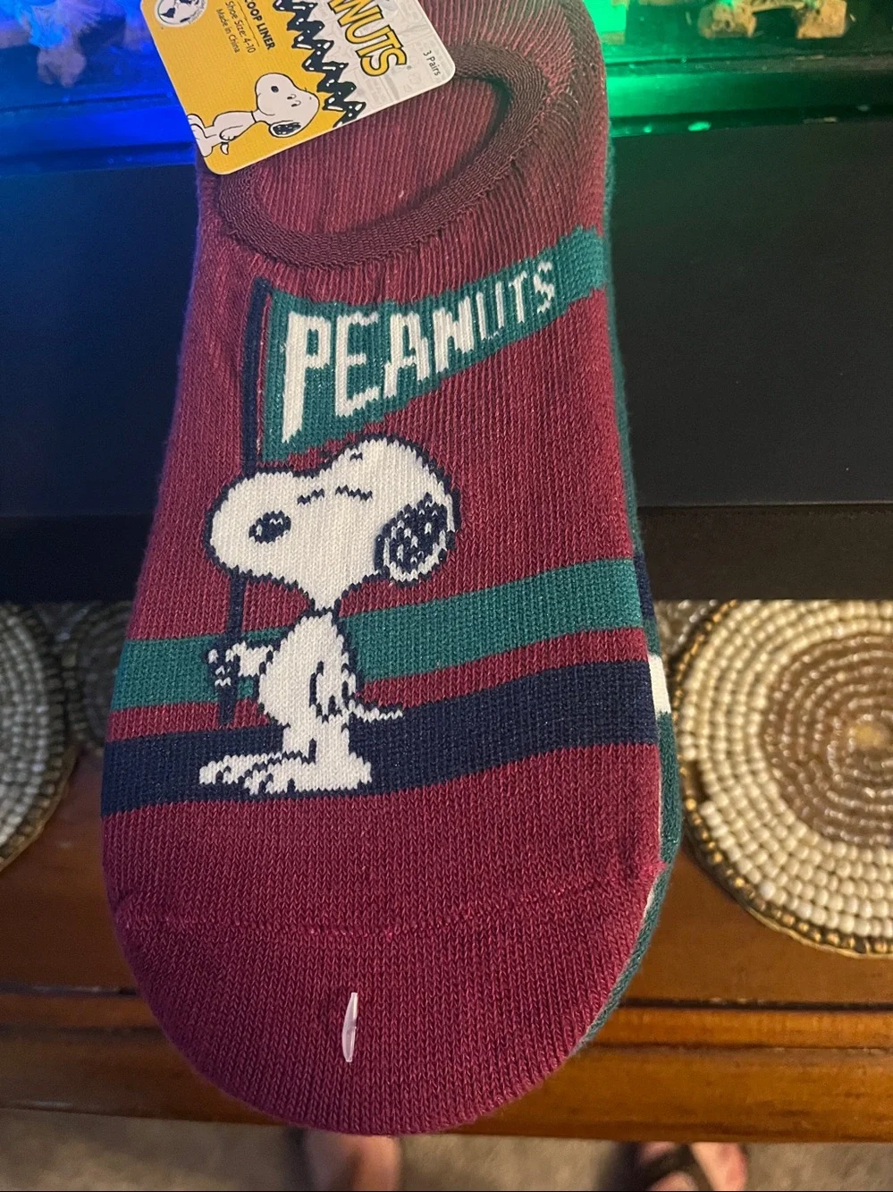 Peanuts No-Show Socks with Snoopy Graphic - Maroon & Teal